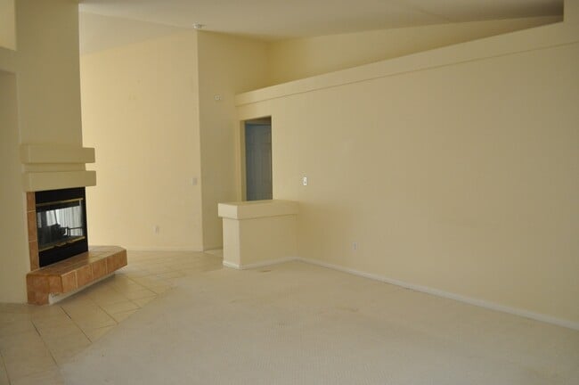 Building Photo - Lovely Single Story Home in Silverado Cany...
