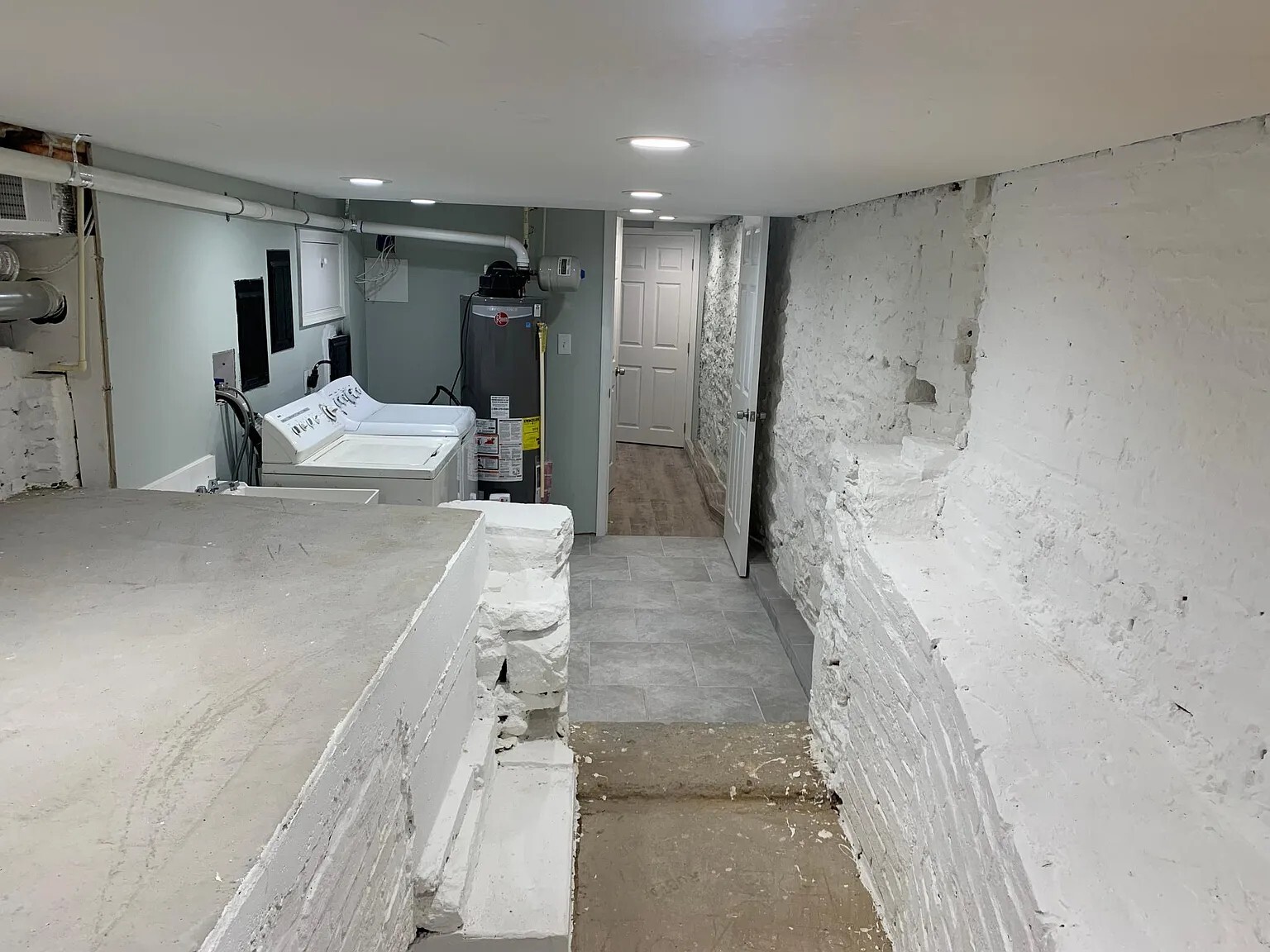 Building Photo - 3530 Chestnut Ave