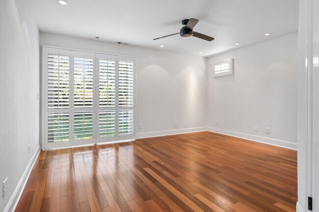 Building Photo - Updated 3 bedroom 2 bathroom single family home within walking distance to the Sonoma Town Square...