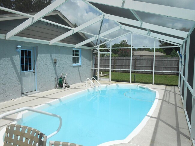 Building Photo - 4 Bedroom POOL Home in Largo