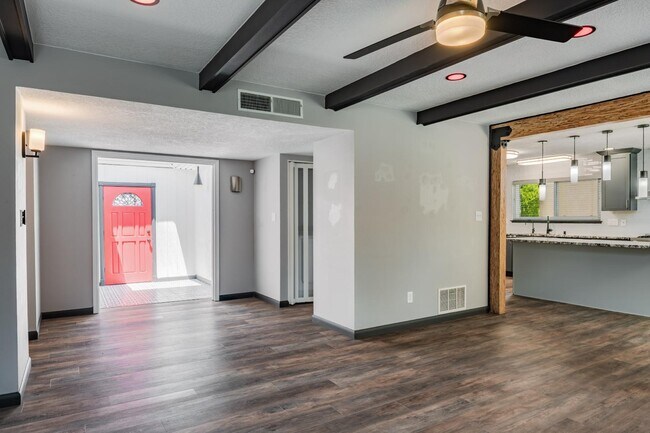 Building Photo - 1600 Cullen Ln NE