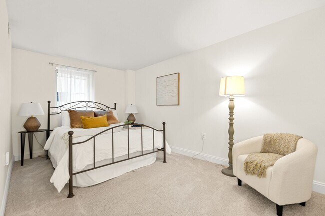 Building Photo - Spacious & Conveniently Located 2br/2ba on U St Corridor!