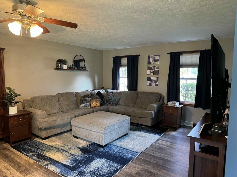 Building Photo - 4 Compass Point Ct