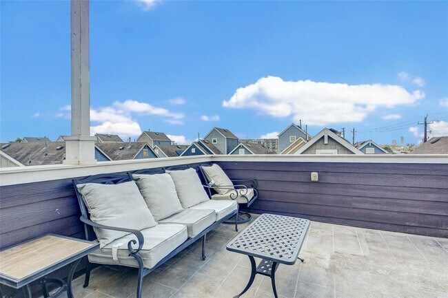 Building Photo - 720 N Shepherd Dr