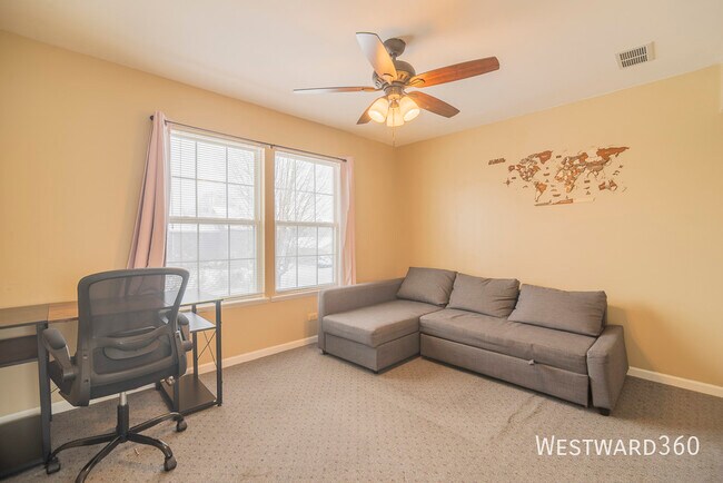 Building Photo - 164 Forestview Ct