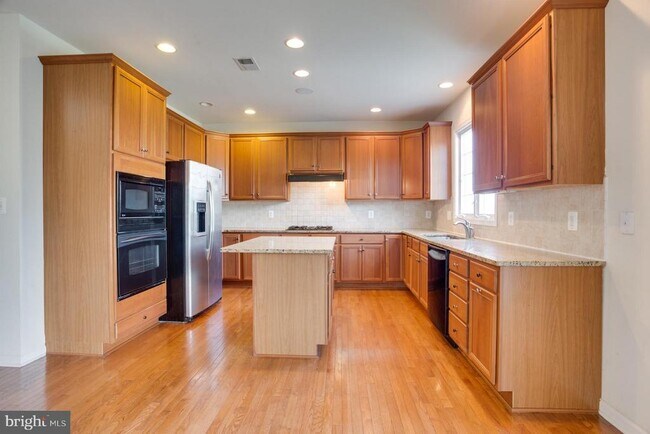 Building Photo - 43910 Camellia St