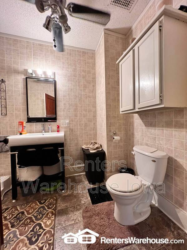 Building Photo - 7617 Hoover St