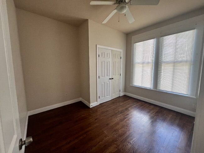 Building Photo - 410 E Carson St