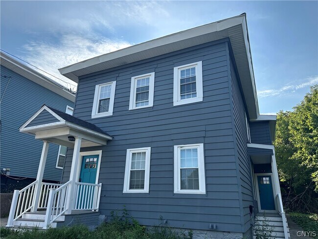 Building Photo - 408 E Laurel St