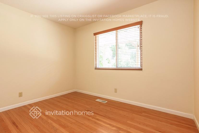 Building Photo - 1528 Vervais Ave