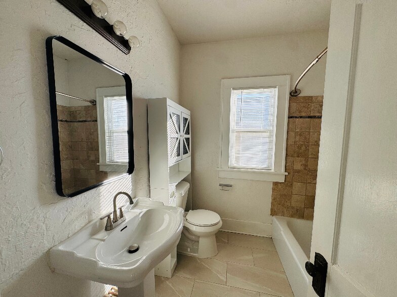 Building Photo - 1735 NW 12th St