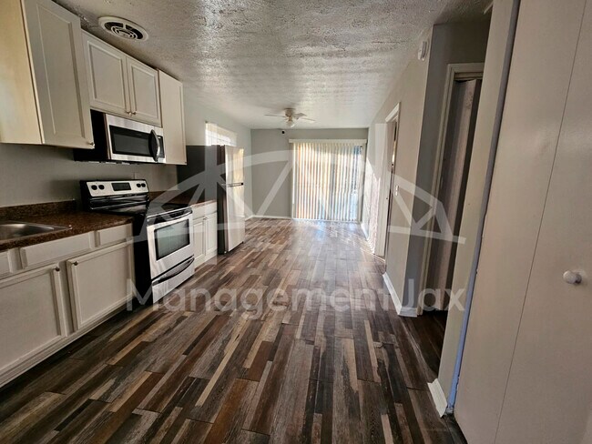 Building Photo - 7216 Ken Knight Dr W