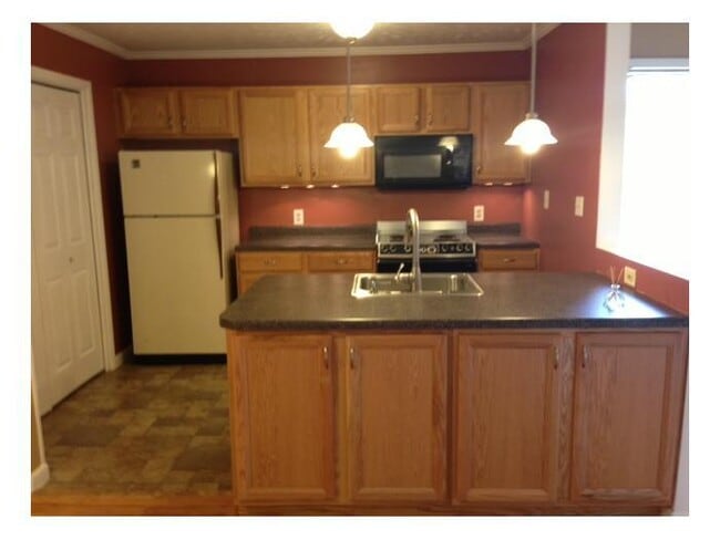 Building Photo - CUTE 2 BEDROOM 2 BATH CONDO WITH UPGRADES!