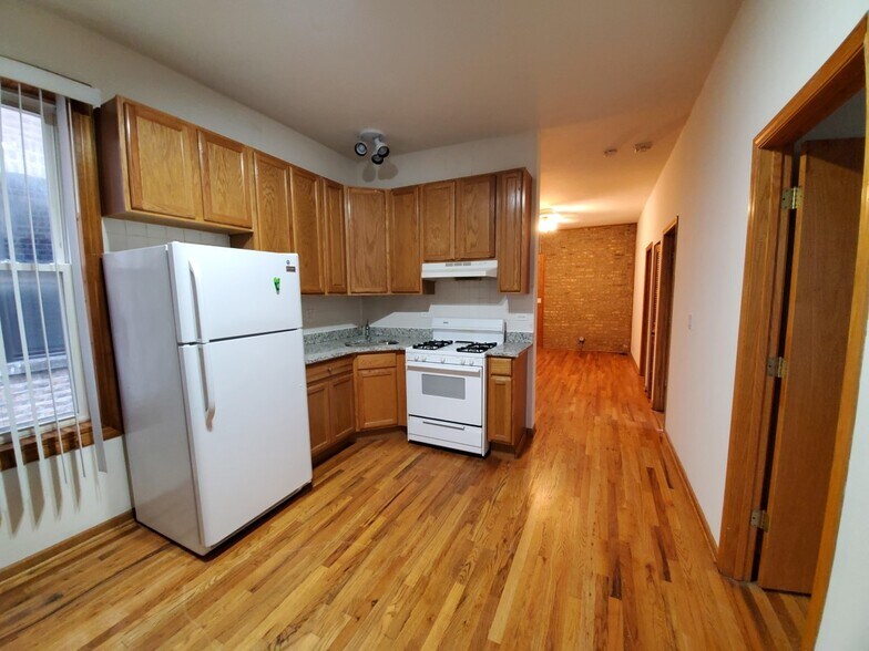 Building Photo - 2048 N Western Ave