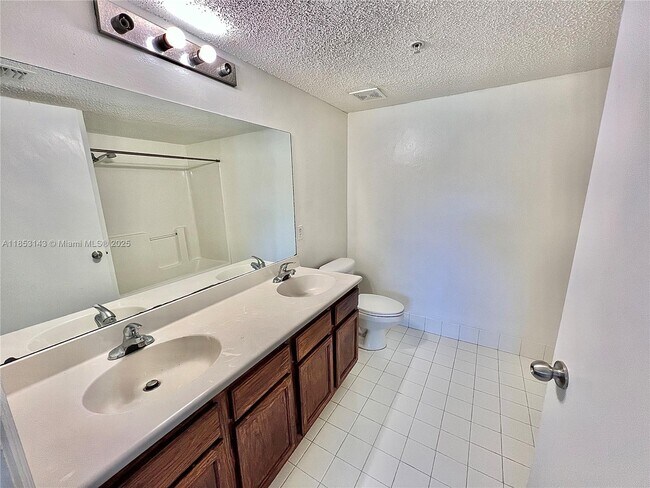 Building Photo - 9905 Westwood Dr