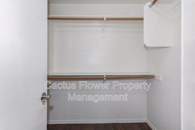 Building Photo - 308 W Liberty Ln