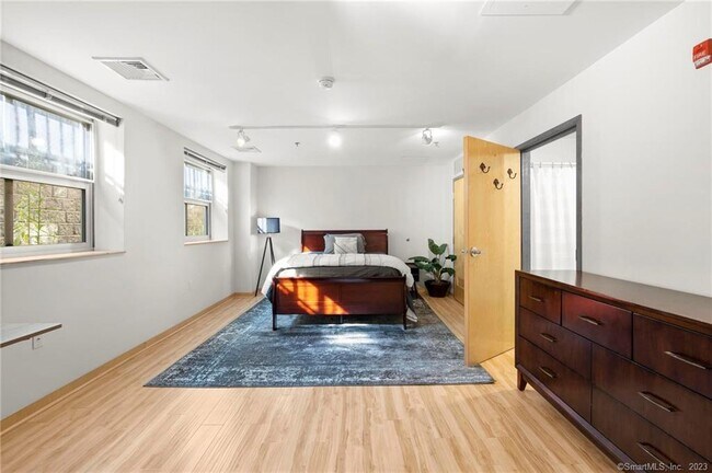 Building Photo - 10 Ann St