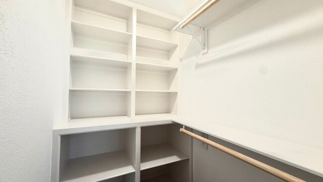 Building Photo - 1311 Antoine Dr