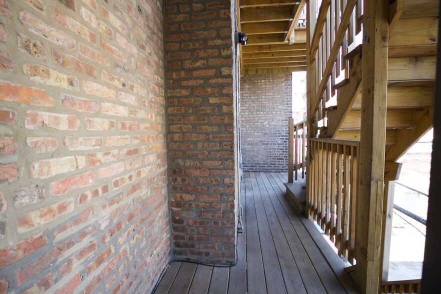 Building Photo - 3930 N Janssen Ave