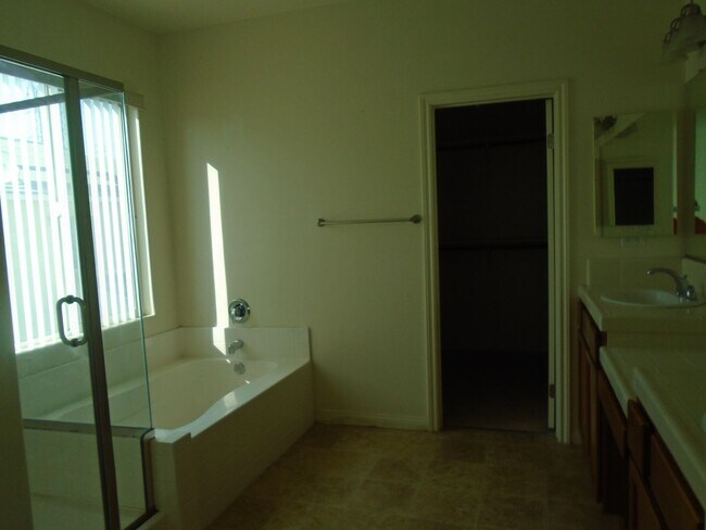 Building Photo - GATED COMMUNITY !