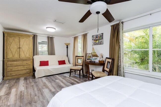 Building Photo - 508 NW 8th Ave