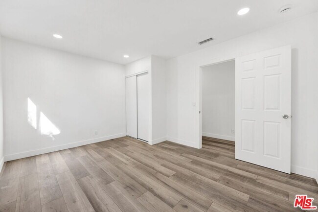 Building Photo - 1213 Thompson Ave