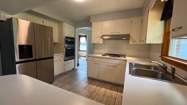 Building Photo - Westerville Ranch overlooking Hoover