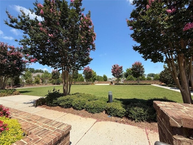 Building Photo - 6440 Bellmoore Park Ln