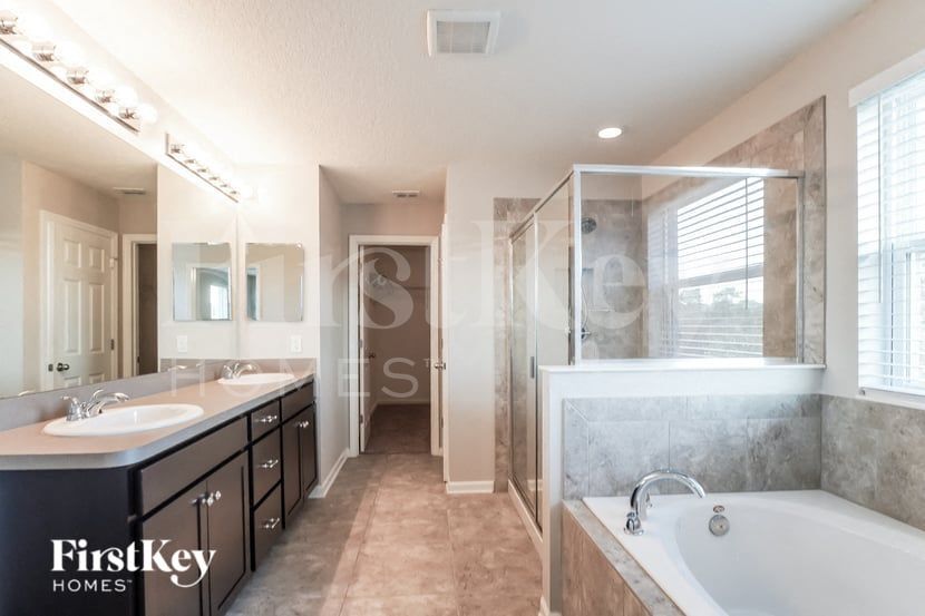 Building Photo - 3708 Statham Dr