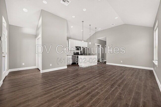 Building Photo - 1204 3rd St
