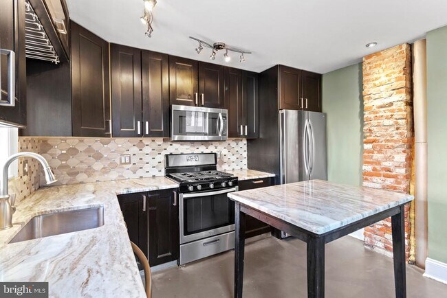 Building Photo - 2443 E Cumberland St