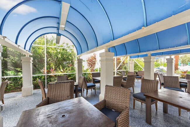 Building Photo - 9673 Shadybrook Dr