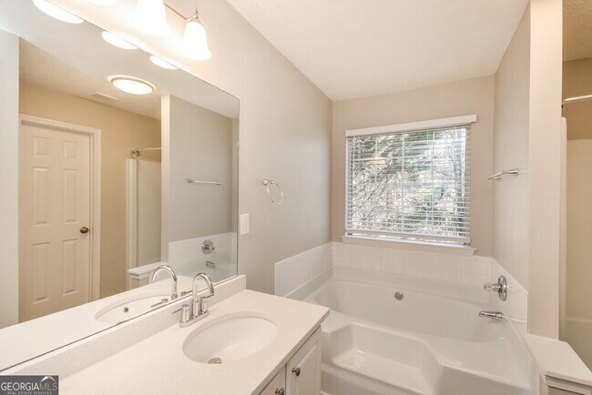 Building Photo - 5621 Winchester Pl