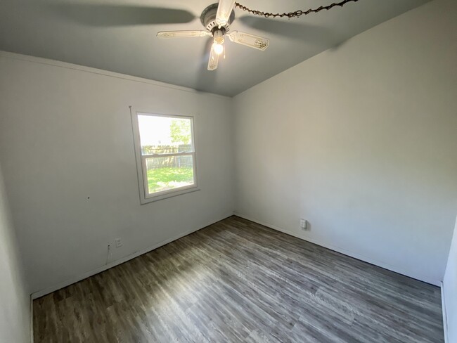 Building Photo - 619 Plum St