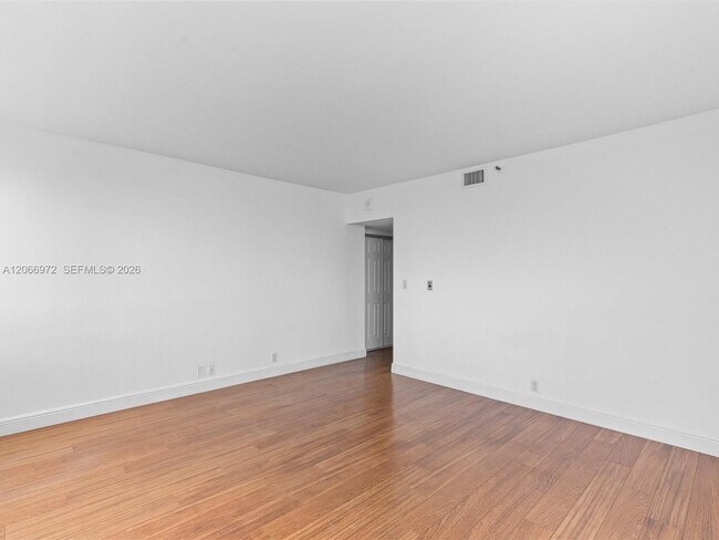 Building Photo - 1541 Brickell Ave