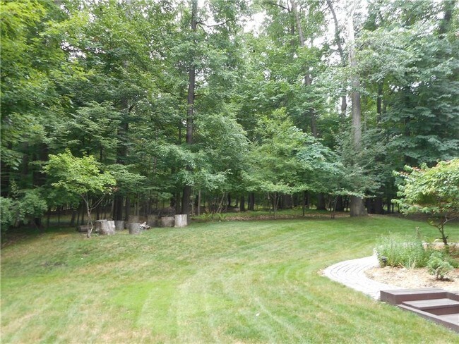 Building Photo - 1530 Scenic Hollow Dr