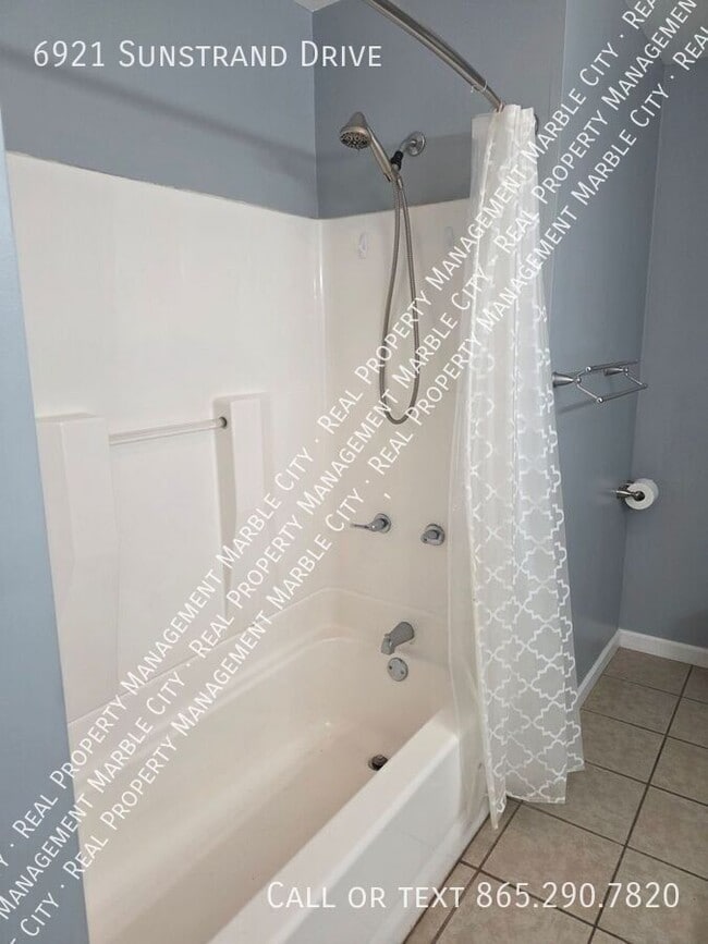 Building Photo - 6921 Sunstrand Dr