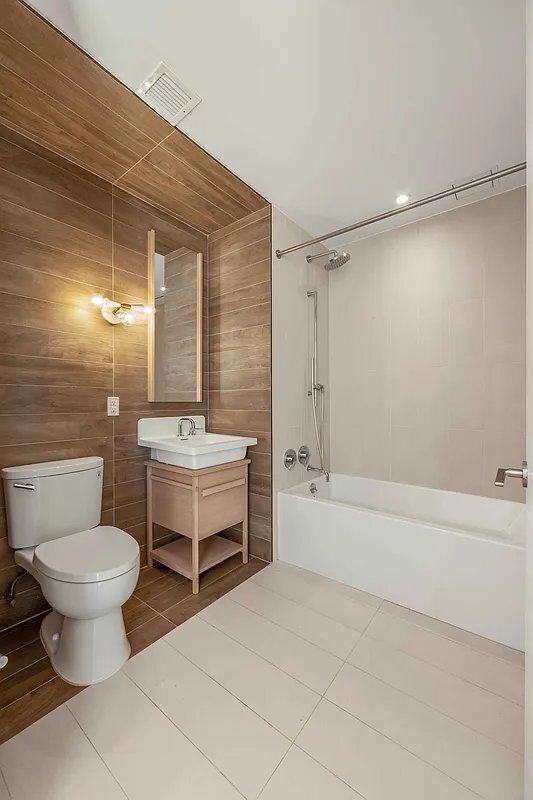 Building Photo - 123 Melrose St