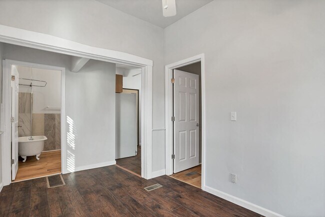 Building Photo - 511 Schirmer St