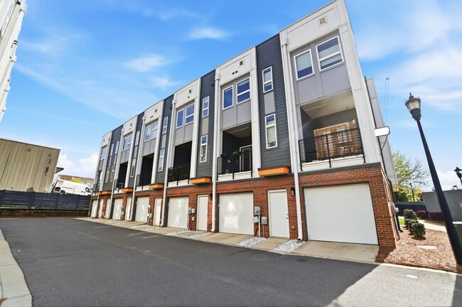 Building Photo - Experience Elevated Urban Living in the Heart of South End