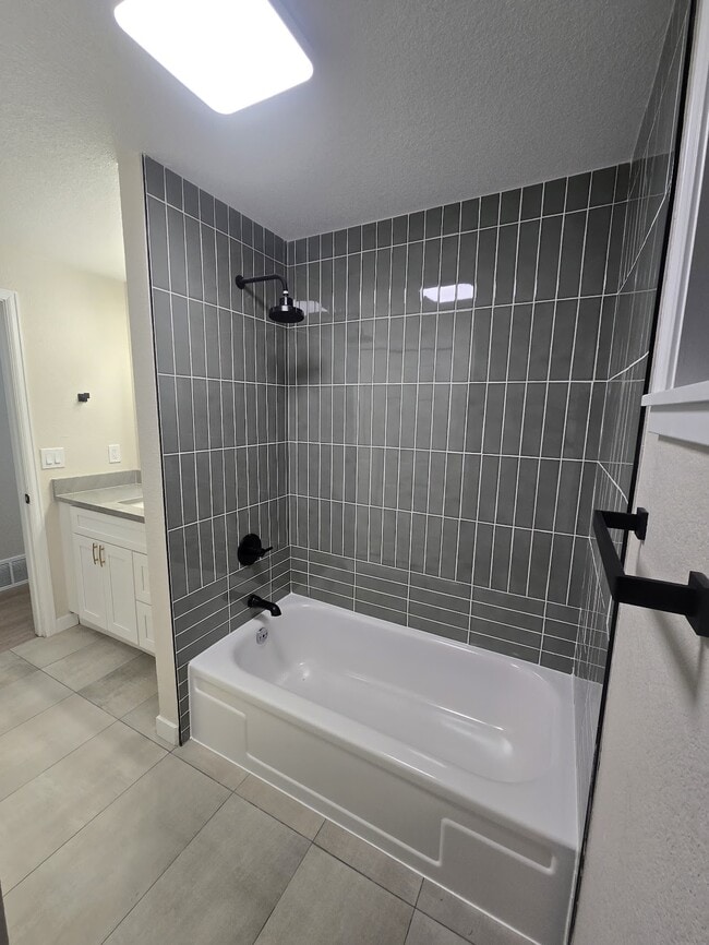 Building Photo - 509 E 41st St