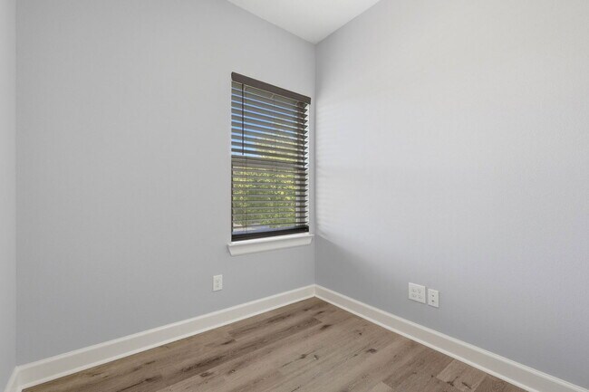 Building Photo - 8419 Observatory St
