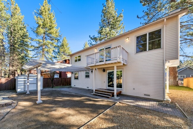 Building Photo - 926 Tanglewood Dr