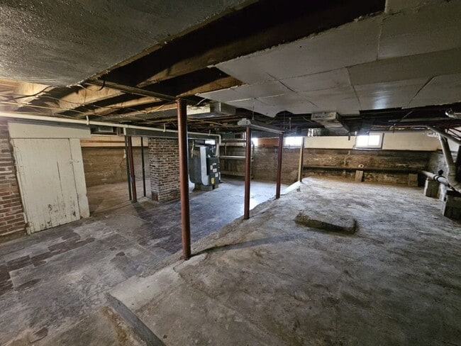 Building Photo - Updated 2 Bedroom (with flex/office space), 2.5 Bath Home with Attached Garage – $1,695/Month