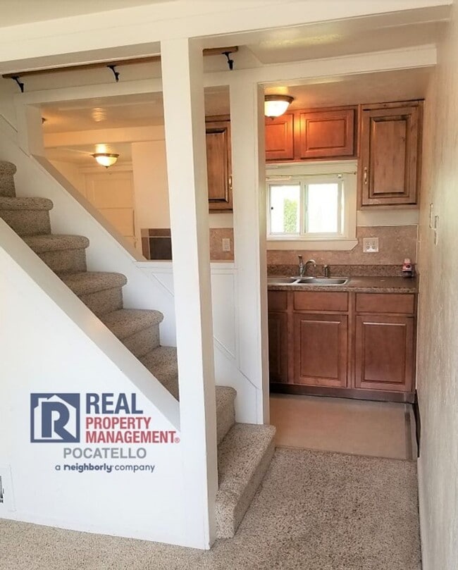 Building Photo - 517-519 E Cedar St