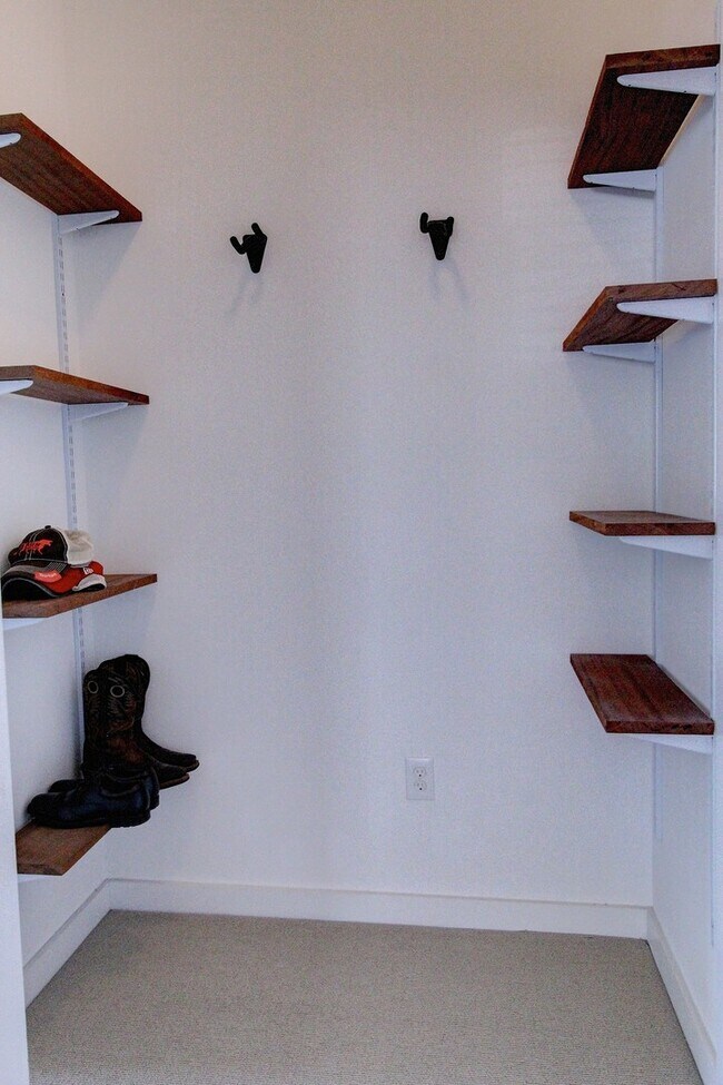 Building Photo - Downtown Durham 1bd/1ba Corner-Unit Condo with On-Site Personal 1-Car Garage!