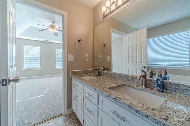 Building Photo - 670 Woodland Ridge Dr