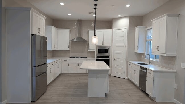 Building Photo - 4854 E Shady Glen Ave