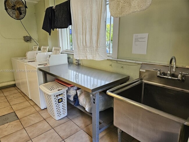 Building Photo - 5660 SW 78th St