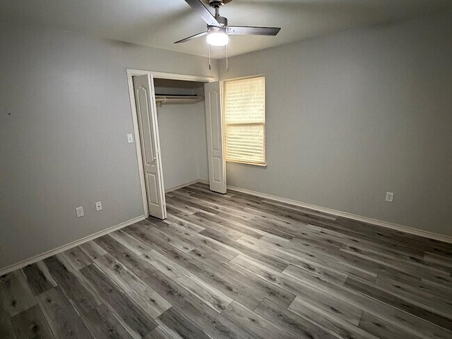 Building Photo - 6118 Fraile Dr